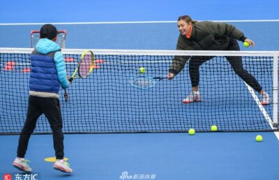 FOTO INCREDIBIL Cum au fost echipate Maria Sharapova și Sorana Cîrstea la WTA Shenzhen!