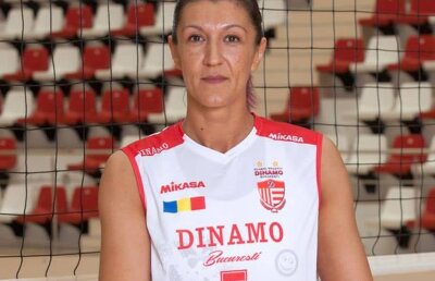 Recordmena de 45 de ani s-a retras din naționala României de volei și a plâns în hohote: "Doamne, cât e de greu să iei decizia asta! Am jucat 33 de ani din plăcere, nu pentru bani"