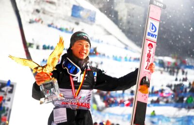 FOTO Băiatul care plutește ca o foaie de hârtie » Ryoyu Kobayashi a intrat în istorie după Turneul celor Patru Trambuline