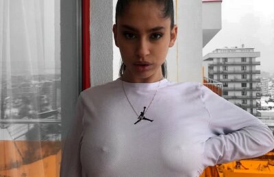 GALERIE FOTO Cu nurii la vedere! Iubita lui Florinel Coman le-a arătat tuturor cu ce a înzestrat-o mama natură