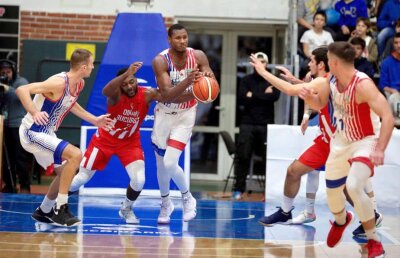 Duel Dinamo - Steaua diseară, în Ștefan cel Mare » Prima fază a Ligii Naționale de Baschet masculin se încheie cu un derby