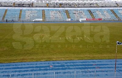 EXCLUSIV FOTO Act de vandalism pe stadionul Farul! Au scris „Forzza Steaua” pe gazon » Primăria nu știe să explice incidentul: „Nu înțeleg care e legătura”