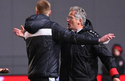  ANTWERP - STANDARD 1-1 // Bölöni, extrem de supărat după duelul cu Răzvan Marin: "Munca noastră a fost călcată în picioare. VAR ia o decizie la 500 de kilometri de teren"