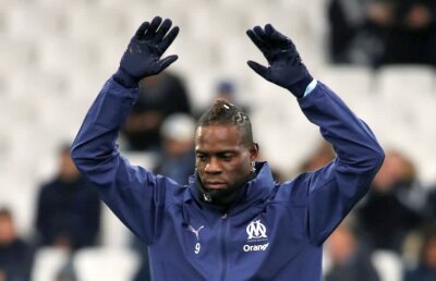 FOTO Balotelli, debut într-un meci cu scandal » Ultrașii au făcut grevă și au provocat panică pe Velodrome