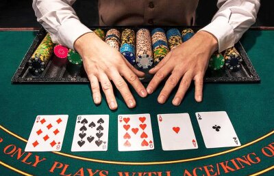 GSP LIVE // VIDEO Poveste halucinantă de la o partidă de poker Dragomir-Becali-Porumboiu: „Vă împărțiți banii mei?” » Reacție senzațională a lui Porumboiu