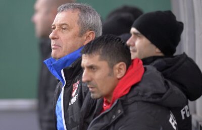 OFICIAL Mircea Rednic a mai scăpat de un jucător! Giorgos Katsikas și-a reziliat contractul