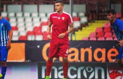 Un nou jucător de la Dinamo a ajuns în curtea lui U Cluj! Vlad Motroc a semnat azi!