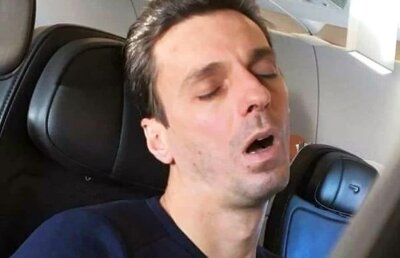 VIDEO Mircea Badea continuă să fie ținta ironiilor după KO-ul încasat în mall » Reacția de 20.000 de like-uri a lui Marian Godină, gluma indecentă cu Carmen Brumă + bancnota „lansată” de BNR