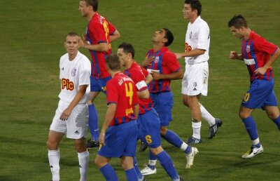 GSP LIVE // VIDEO Cum se făceau blaturile în Liga 1: „Un antrenor i-a spus finanțatorului că o să-i facă semn de la mustață și la pauză să-i dea geanta cu bani”