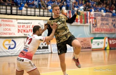 Înfrângere cu scandal » HC Dobrogea Sud n-a marcat în ultimele ȘASE MINUTE cu Holstebro! Antrenorul constănțenilor și-a înjurat un jucător