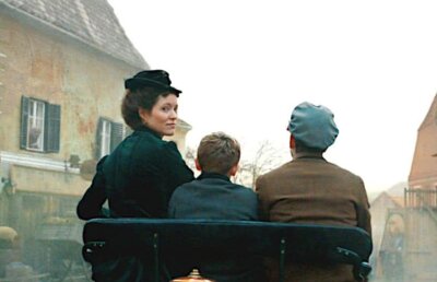 Noua reclamă Mercedes-Benz, filmată în România, merită transformată în film!