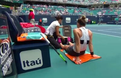 SIMONA HALEP - POLONA HERCOG 5-7, 7-6 (1), 6-2 » FOTO Românca s-a accidentat în setul 1 și a avut nevoie de medic