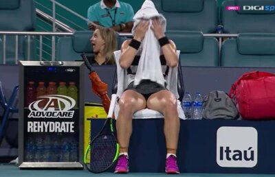 SIMONA HALEP - KAROLINA PLISKOVA // Inexplicabil! Halep a clacat complet după pauza cauzată de ploaia din Miami: a pierdut 9 game-uri la rând