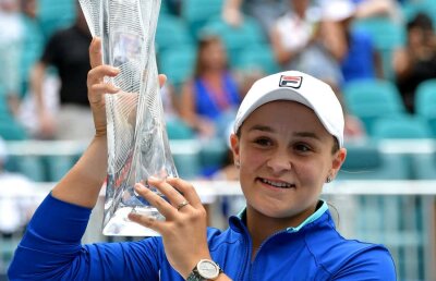 KAROLINA PLISKOVA - ASHLEIGH BARTY 6-7, 3-6 // VIDEO Simona Halep revine pe locul 2 în clasamentul WTA după ce Ashleigh Barty a învins-o pe Karolina Pliskova în finala de la Miami