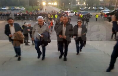 EXCLUSIV Pini Zahavi explică de ce a venit la derby-ul FCSB  - CS U Craiova:  „Îl aduc pe Neymar în România :)” 