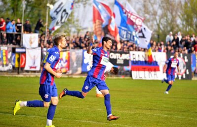 CSA STEAUA - CS FC DINAMO 3-0 // VIDEO + FOTO Steaua a umilit-o pe Dinamo în duelul cu parfum de derby din Liga 4 » Echipa lui Marius Lăcătuș, tot mai aproape de promovare