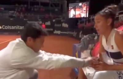 VIDEO Moment șocant la meciul Anei Bogdan! Antrenorul a făcut-o praf pe teren: „Vrei să-mi pun rochia și să joc eu?”