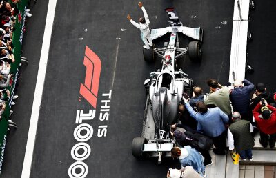 FORMULA 1 // Lewis Hamilton, triumfător în MP din China (VIDEO + FOTO)! E lider în clasamentul general + 7 cifre interesante despre cursa cu numărul 1000 din istorie