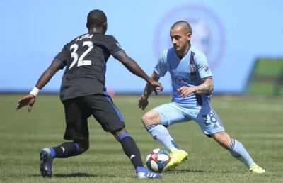 VIDEO Gafă incredibilă în meciul lui Alexandru Mitriță » Portarul lui New York City a luat un gol penibil