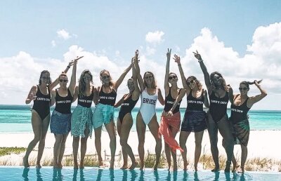 VIDEO + FOTO Caroline Wozniacki, fierbinte înainte de nuntă, la petrecerea burlăcițelor! » Chef cu Serena Williams