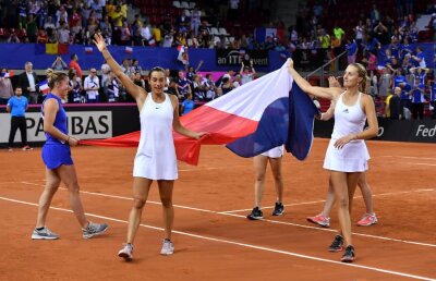 FED CUP, FRANȚA - ROMÂNIA 3-2 // VIDEO Caroline Garcia: „Felicitări minunaților fani români!”
