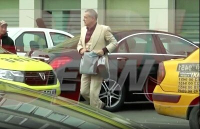 EXCLUSIV Unde a trimis ieri Gigi Becali bani din bancă » „Cadou” de 100.000 de euro pentru două cluburi!