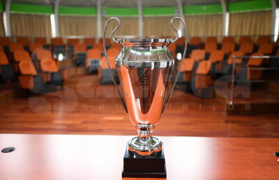 FOTO Gazeta Sporturilor vă prezintă în EXCLUSIVITATE cum arată trofeul pe care îl va primi campioana României! Cântărește puțin peste 5 kg și are o înălţime de 90 cm