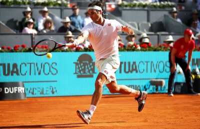 MUTUA MADRID // VIDEO Roger Federer, calificare cu emoții în sferturi! A salvat două mingi de meci și a ajuns la 1.200 de victorii