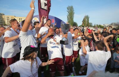 RAPID - UNIREA SLOBOZIA 3-0 // FOTO Rapid a promovat în Liga 2! Giuleștenii au făcut spectacol în fața a 8.000 de spectatori