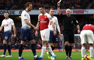 FOTO FABULOS Celebrul arbitru Mike Dean, șef de galerie! Reacție incredibilă la un meci al favoriților