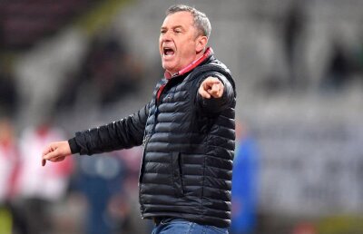 Probleme pentru Dinamo » Dat afară după 3 meciuri, Jordan Mustoe i-a reclamat pe „câini” la FIFA