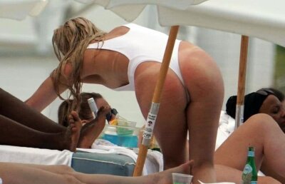 GALERIE FOTO Lindsey Vonn, senzuală și dezinhibată la plajă, în ipostaze tandre cu iubitul