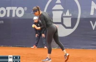 FOTO Sorana Cîrstea s-a calificat în sferturi la Nurnberg și l-a cucerit pe comentator: „E cel mai tare echipament din istoria tenisului”