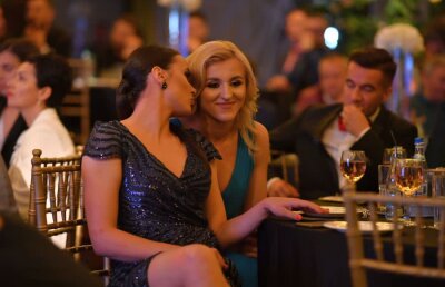 GALERIE FOTO Reflectoarele pe Vâlcea și Dinamo » „Dulăii” și campioanele de la SCM Râmnicu Vâlcea au  „sclipit” la Gala Handbalului Românesc 