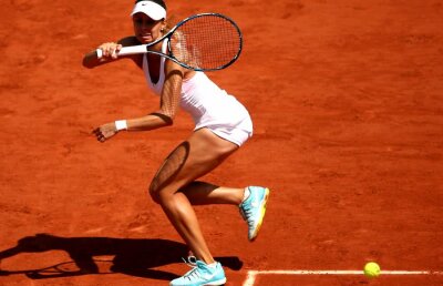 SIMONA HALEP LA ROLAND GARROS // Ciudatul caz al Magdei Linette, adversara Simonei din turul 2: „Nu se știe de ce mi se întâmplă. Nu pot face nimic, doar să aștept următorul atac. Partea rea e că poate dura o zi”