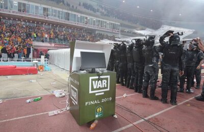 VIDEO + FOTO Scene incredibile în finala Ligii Campionilor Africii » Wydad Casablanca a marcat, dar VAR s-a defectat! Meciul a fost abandonat
