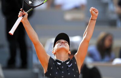 SIMONA HALEP LA ROLAND GARROS // Ce înseamnă pentru Halep victoria cu Swiatek: urcă în top 5 all-time la bani câștigați + Pas uriaș spre Turneul Campioanelor
