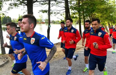 ROMÂNIA U21 // GALERIE FOTO + VIDEO Mirel Rădoi, primul antrenament al naționalei U21 în cantonamentul din Italia: „Ușor, să nu transpirați!” » Imagini în exclusivitate din Bagno di Romagna