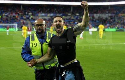 NORVEGIA - ROMÂNIA 2-2 // FOTO Ce nu s-a văzut la TV: un ultras român a sărit în teren la finalul meciului » Filmul complet al evenimentelor