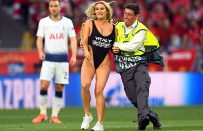 VIDEO+FOTO Kinsey Wolanski, dezvăluiri din închisoare: în celulă cu 10 suspecți! „Aveam doar costumul de baie pe mine”