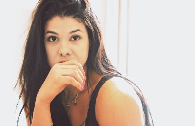 FOTO Samara da Silva Vieira, fata de la SCM Rm. Vâlcea care citește Biblia: „M-am îmbătat de cinci ori în viață, mă mai gândesc dacă aș poza goală și plâng la filme!"