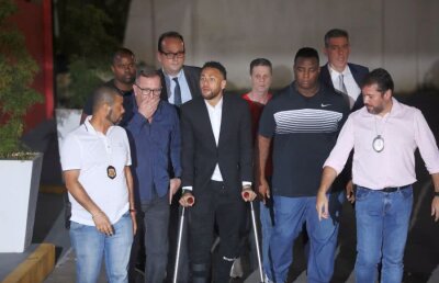 Neymar a venit în cârje la audierile pentru acuzația de viol » A stat peste cinci ore: ”Sunt liniștit!” 