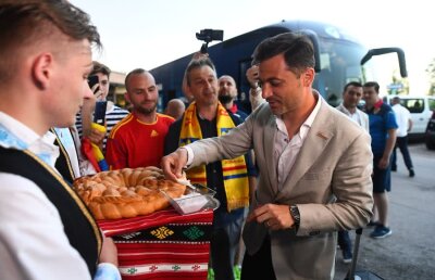 EURO U21 // FOTO+VIDEO Primire călduroasă pentru „tricolorii” lui Mirel Rădoi în orașul-bază pentru Euro