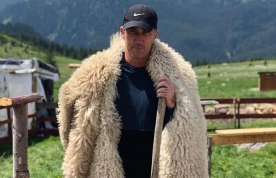 GALERIE FOTO Amintiri din România » Cahill, încântat de vizita în țara noastră! Ce imagini au postat Simona Halep și Darren Cahill