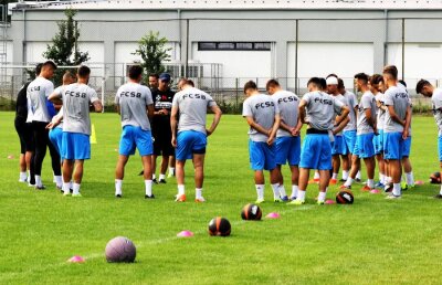 FCSB // VIDEO + FOTO Nu-i de glumă cu Andone! Noul antrenor al roș-albaștrilor vrea să fie șeful vestiarului: detalii inedite de la antrenamentul de azi