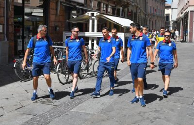 ANGLIA U21 - ROMÂNIA U21 // VIDEO+FOTO Mirel Rădoi și jucătorii au ieșit la plimbare prin orașul Forli » Diseară e antrenamentul oficial