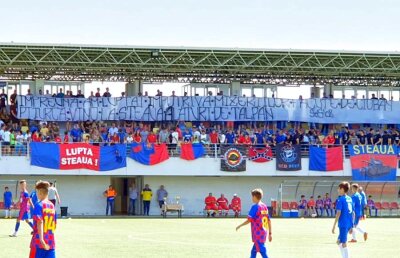 FOTO Ultrașii Stelei, mesaj de o violență extremă la un meci al juniorilor U13: „Plecați cu picioarele înainte!” + Îndemn pentru Pițurcă: „Hai lângă Talpan!”