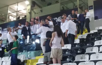 EXCLUSIV ROMÂNIA U21 / Euforie la cote maxime după calificarea în semifinale! Ce a făcut fostul vicepremier al României la finalul meciului