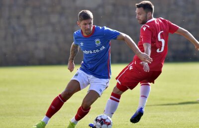 DINAMO - LINFIELD 2-0 // Nervii au scăpat de sub control la amicalul lui Dinamo: Alexandru Răuță a sărit la bătaie cu un adversar » Reacția imediată a lui Florin Prunea