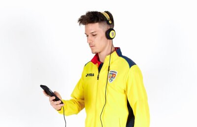GERMANIA U21 - ROMÂNIA U21 //  VIDEO Playlist de calificare » Ce melodii se ascultă în autocarul și-n vestiarul României U21: „Trimite-i la casat ca pe niște rable la REMAT” 